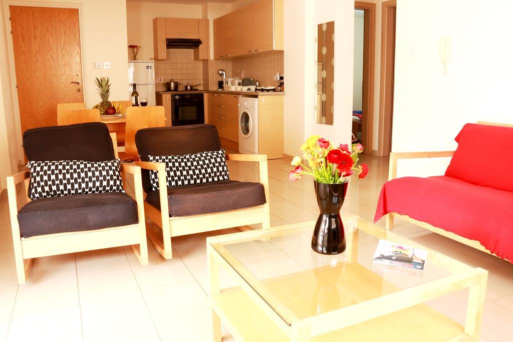 Photothea Apartments Протарас Екстериор снимка